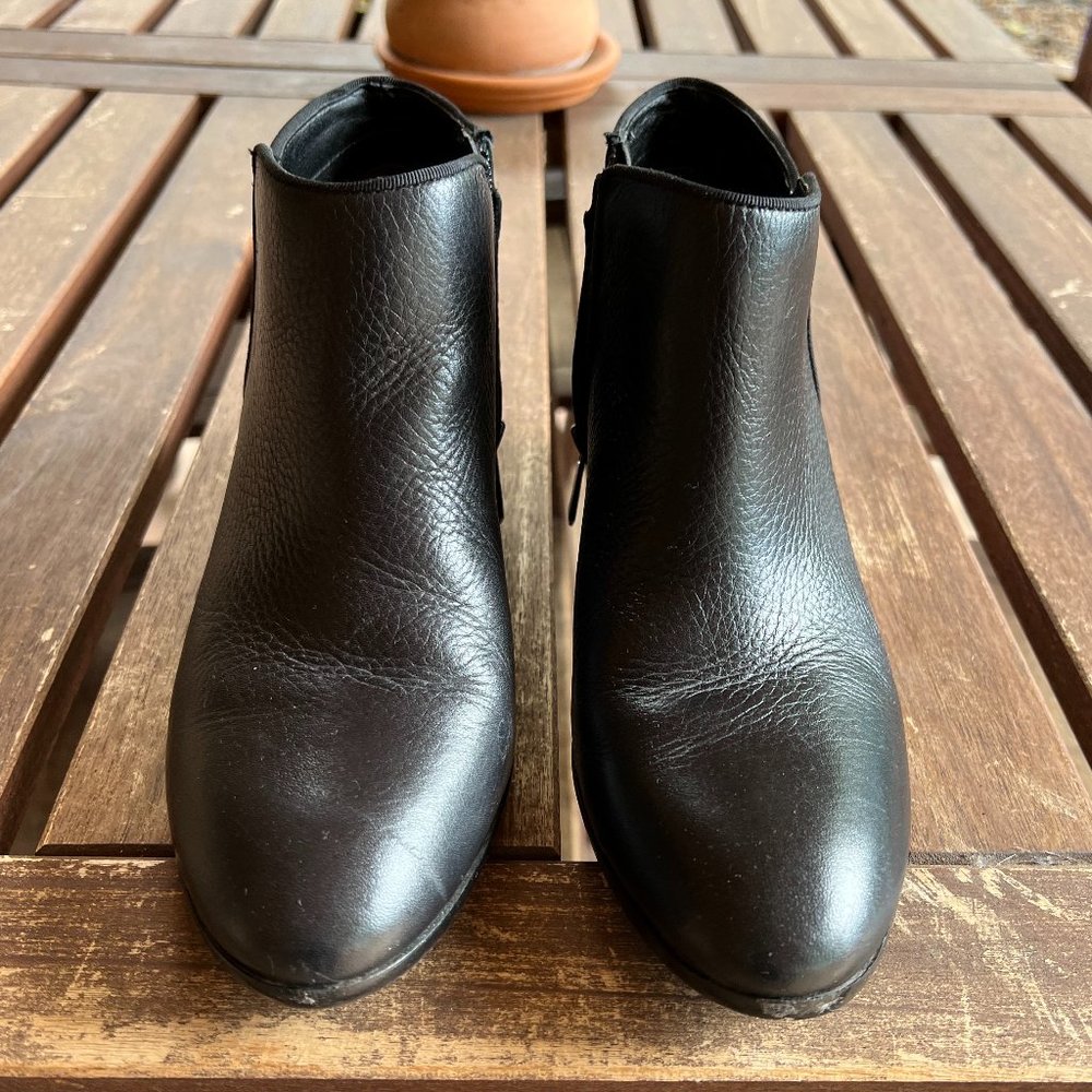 SAM EDELMAN 'Petty' Chelsea Ankle Boot in Excellent condition